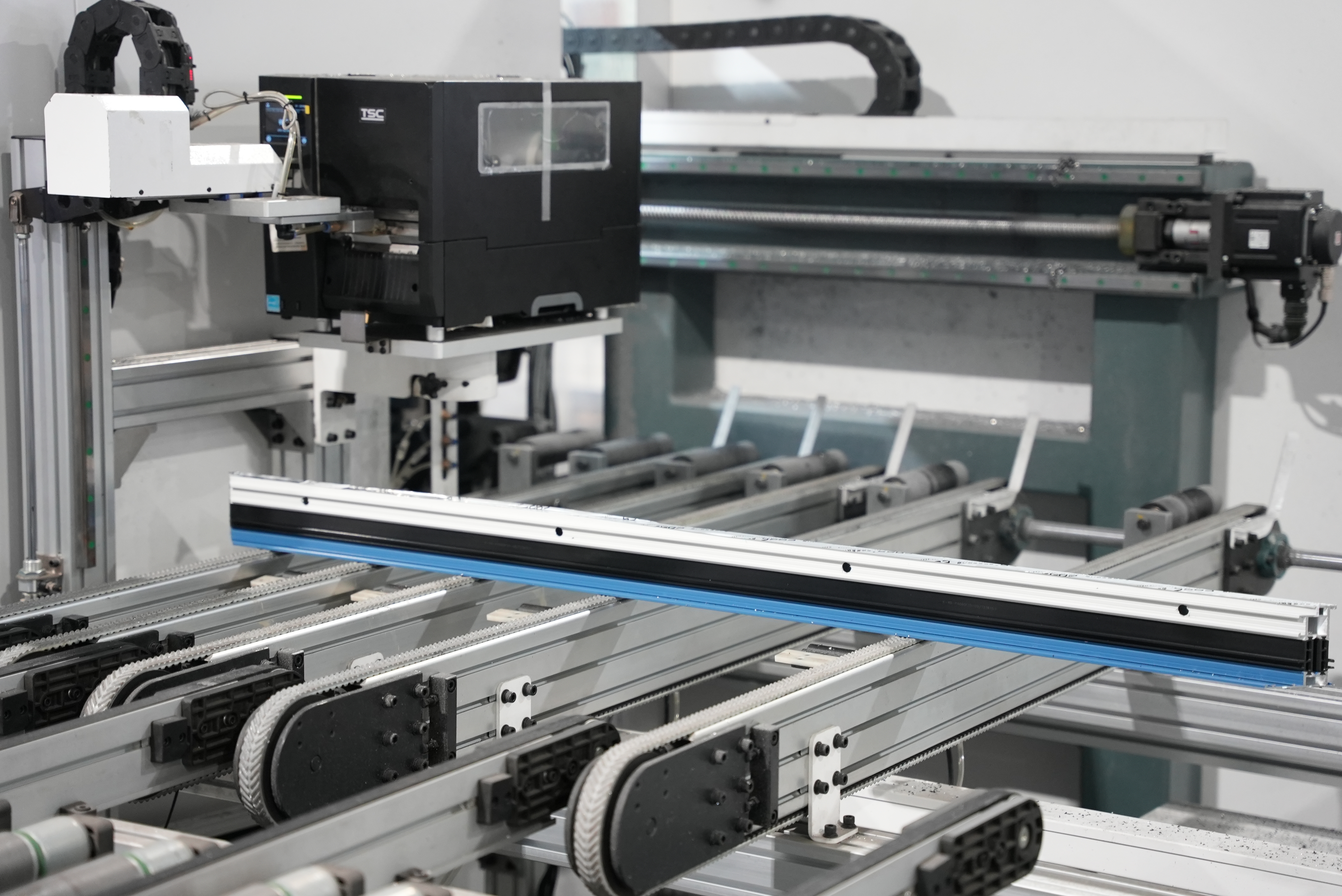 Aluminum Profiles Cutting and Sawing Photo (7).JPG